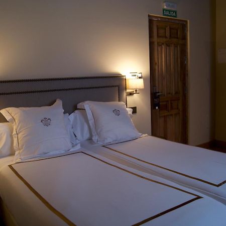 Hotel Boutique Casa Del Comendador นาวาลการ์เนโณ ภายนอก รูปภาพ