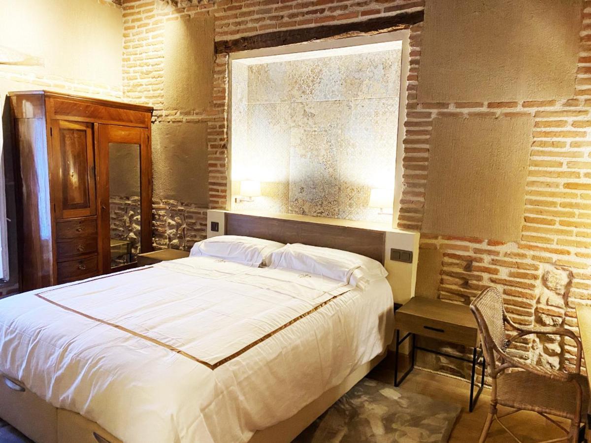 Hotel Boutique Casa Del Comendador นาวาลการ์เนโณ ภายนอก รูปภาพ