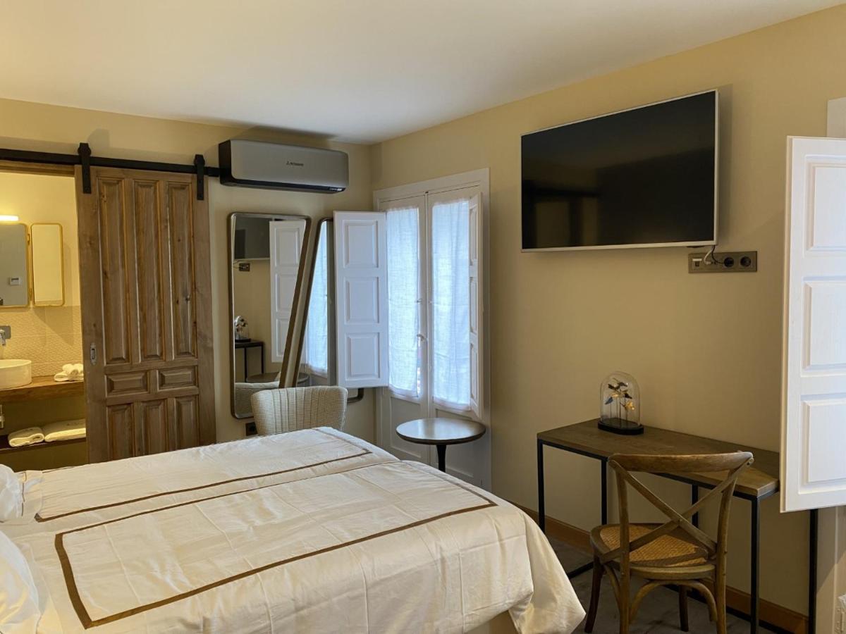 Hotel Boutique Casa Del Comendador นาวาลการ์เนโณ ภายนอก รูปภาพ