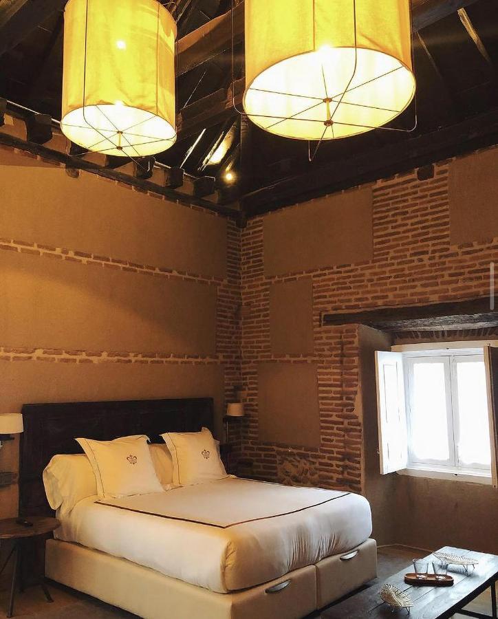 Hotel Boutique Casa Del Comendador นาวาลการ์เนโณ ภายนอก รูปภาพ