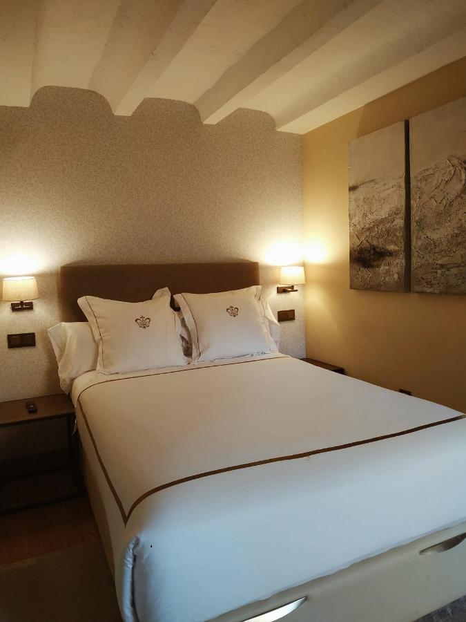 Hotel Boutique Casa Del Comendador นาวาลการ์เนโณ ภายนอก รูปภาพ