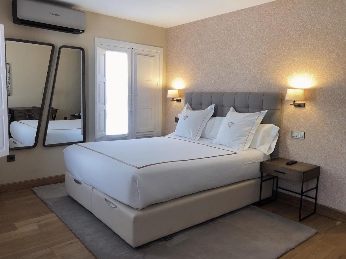 Hotel Boutique Casa Del Comendador นาวาลการ์เนโณ ภายนอก รูปภาพ