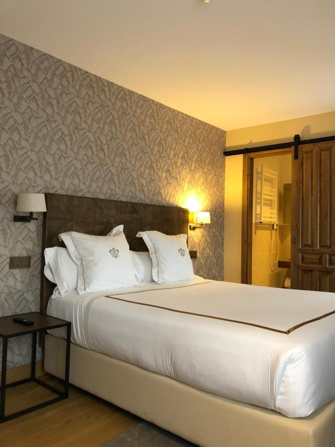Hotel Boutique Casa Del Comendador นาวาลการ์เนโณ ภายนอก รูปภาพ