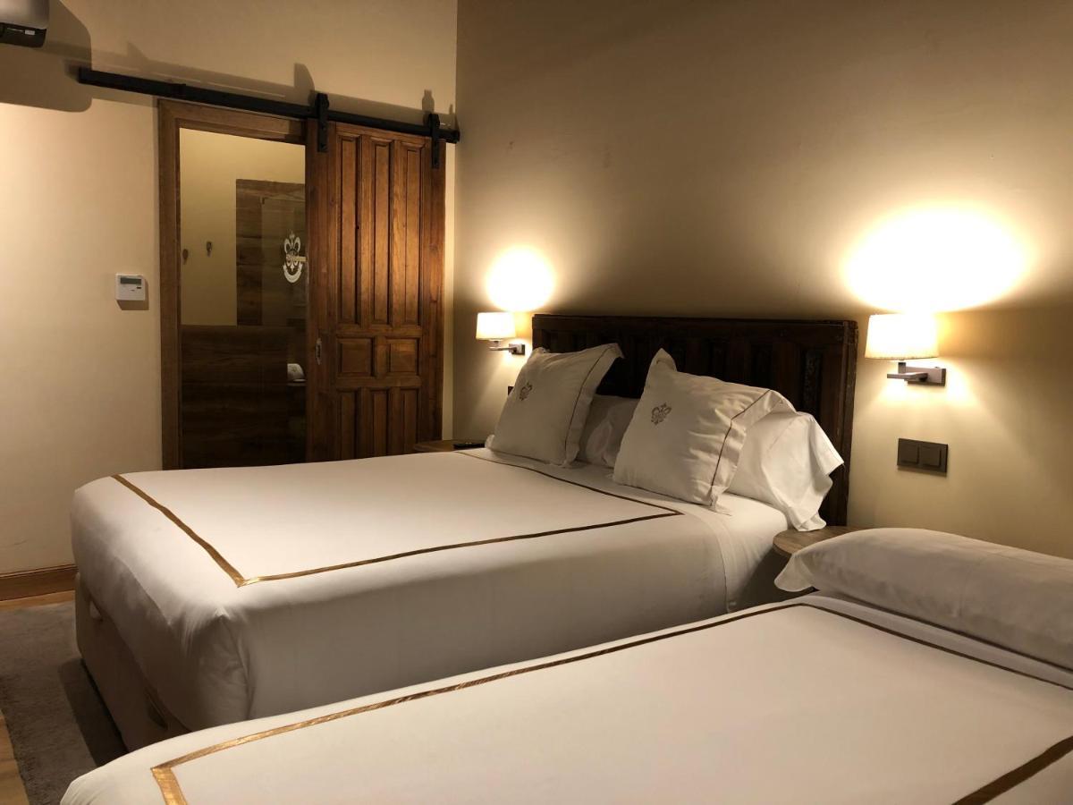 Hotel Boutique Casa Del Comendador นาวาลการ์เนโณ ภายนอก รูปภาพ