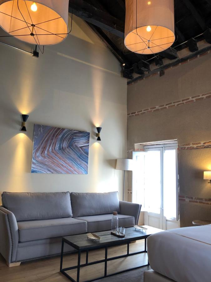 Hotel Boutique Casa Del Comendador นาวาลการ์เนโณ ภายนอก รูปภาพ