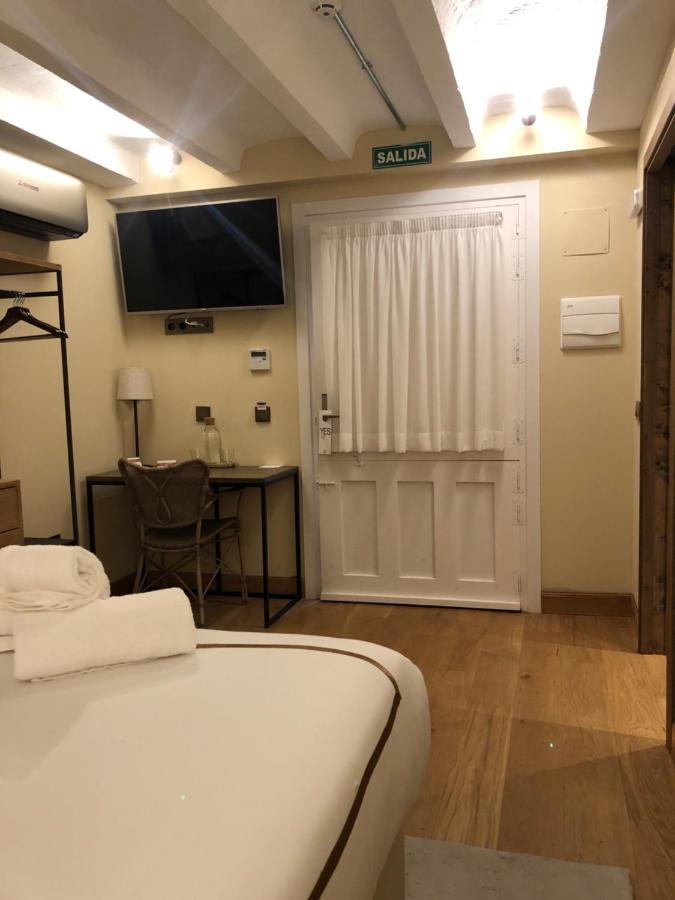 Hotel Boutique Casa Del Comendador นาวาลการ์เนโณ ภายนอก รูปภาพ
