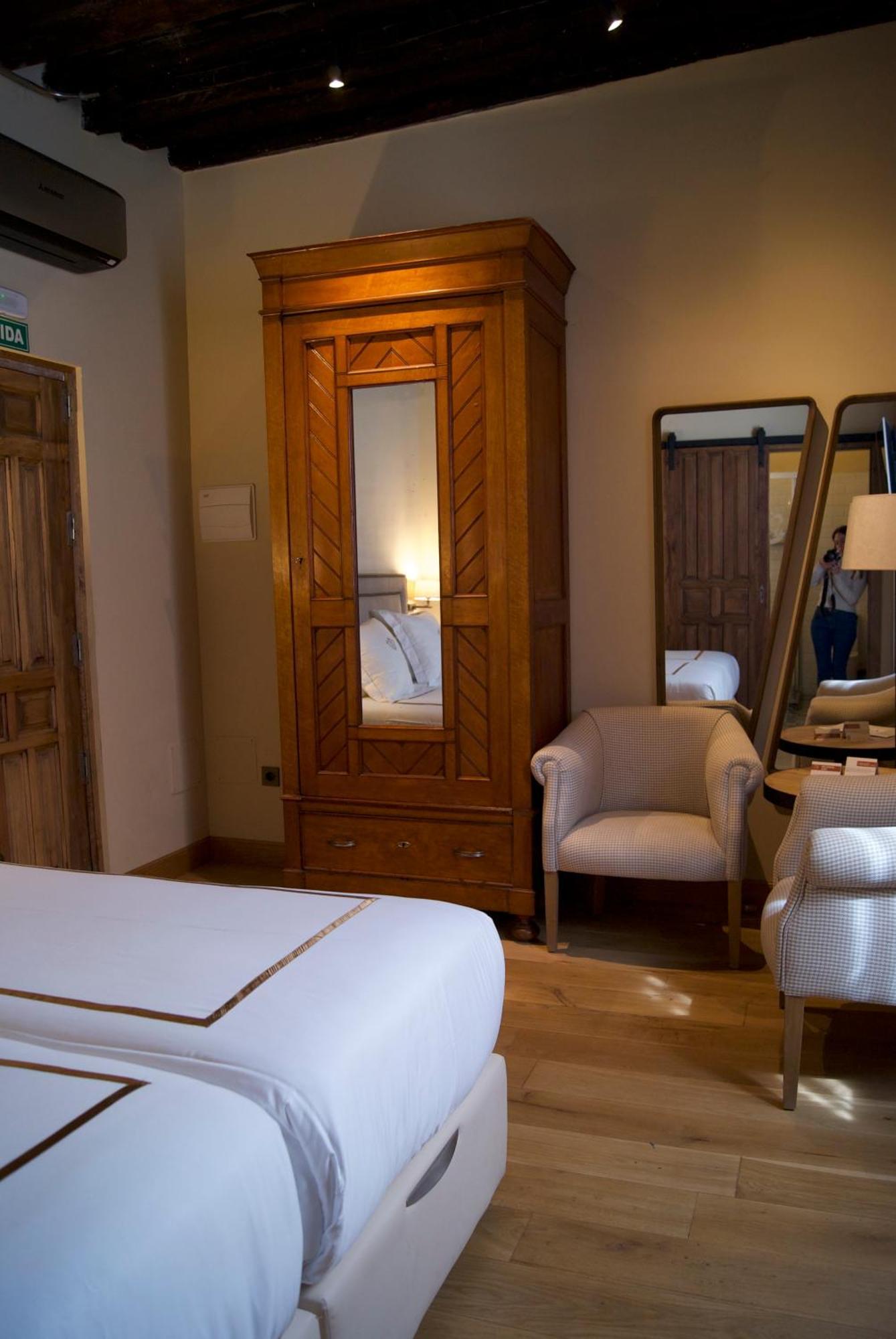 Hotel Boutique Casa Del Comendador นาวาลการ์เนโณ ภายนอก รูปภาพ